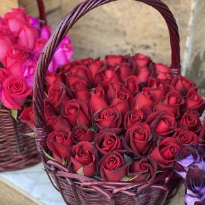 سبد گل رز قرمز 60شاخه
